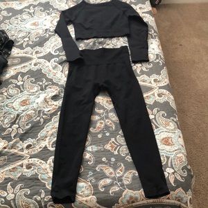 I’m selling a workout set, I need to clean out my closet.